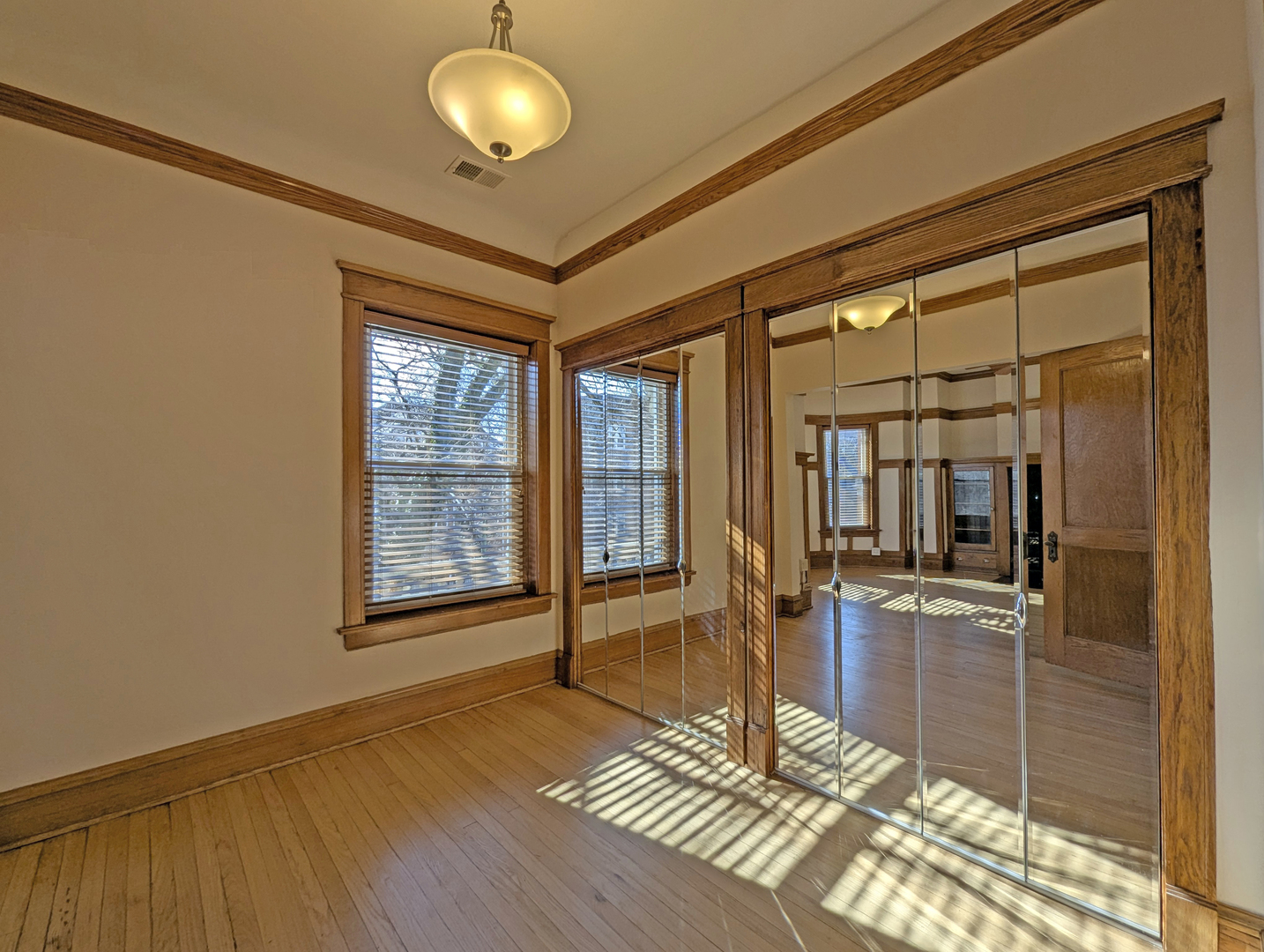 Chicago, Illinois, 60615, United States, 4 Bedrooms Bedrooms, ,4 BathroomsBathrooms,Residential,Active,2017077