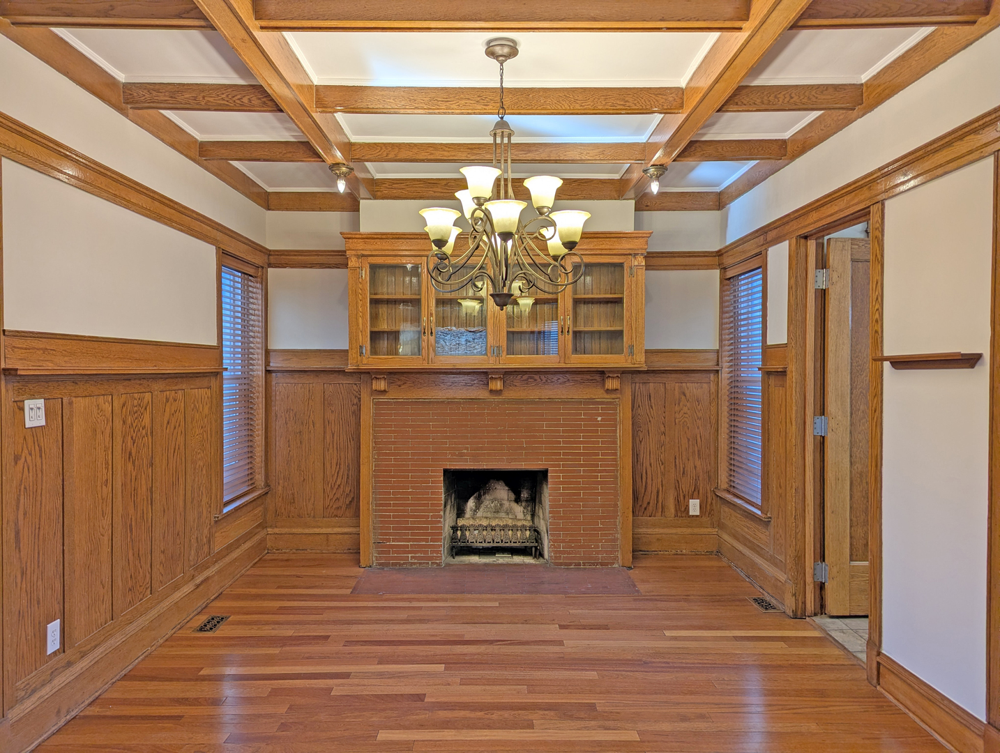 Chicago, Illinois, 60615, United States, 4 Bedrooms Bedrooms, ,4 BathroomsBathrooms,Residential,Active,2017077