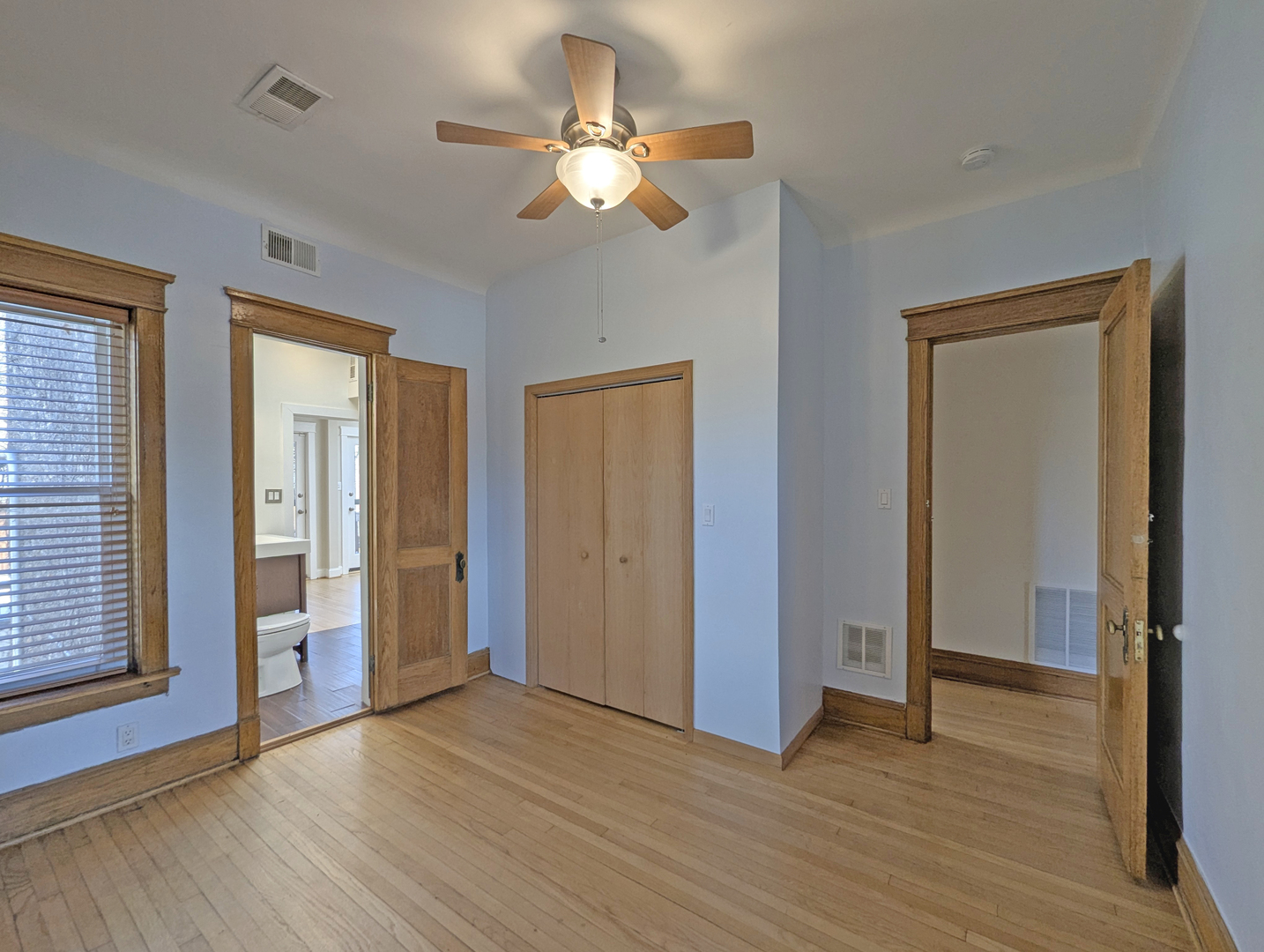 Chicago, Illinois, 60615, United States, 4 Bedrooms Bedrooms, ,4 BathroomsBathrooms,Residential,Active,2017077