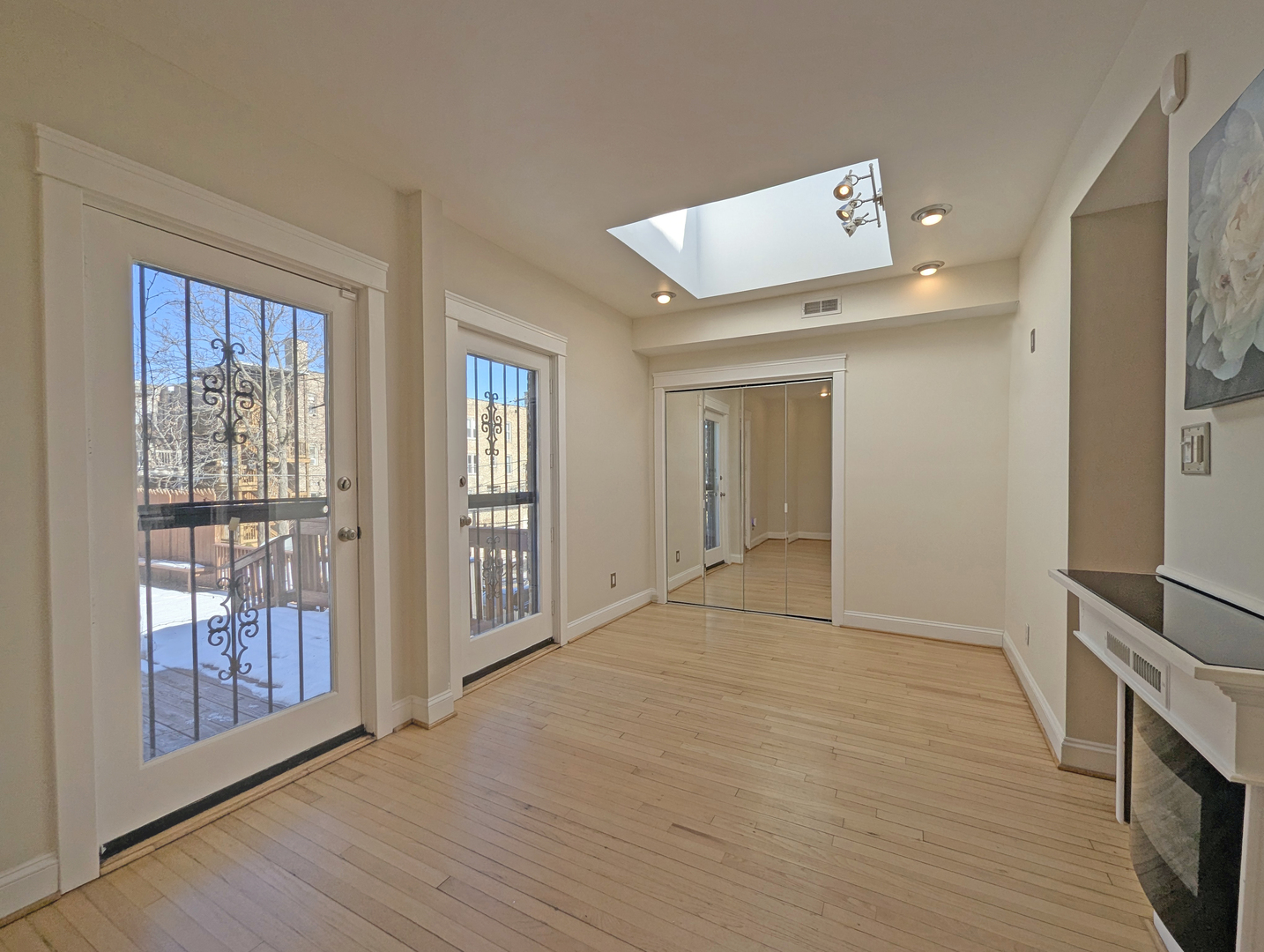 Chicago, Illinois, 60615, United States, 4 Bedrooms Bedrooms, ,4 BathroomsBathrooms,Residential,Active,2017077