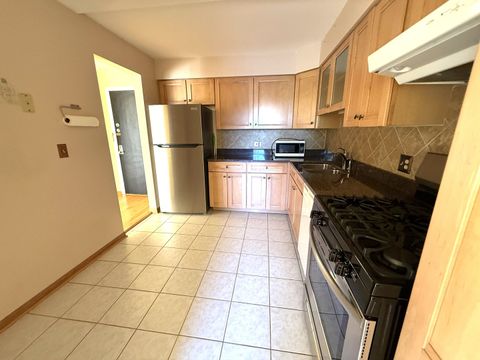 Tiny photo for 10373 Dearlove Road #D, Glenview, IL 60025 (MLS # 12686826)