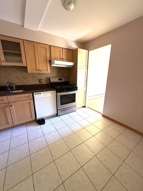 Tiny photo for 10373 Dearlove Road #D, Glenview, IL 60025 (MLS # 12686826)