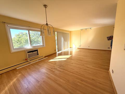 Tiny photo for 10373 Dearlove Road #D, Glenview, IL 60025 (MLS # 12686826)