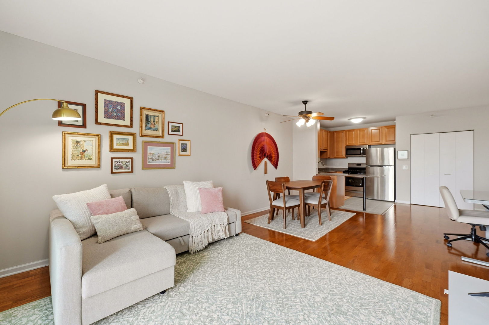 125 S JEFFERSON Street 2610