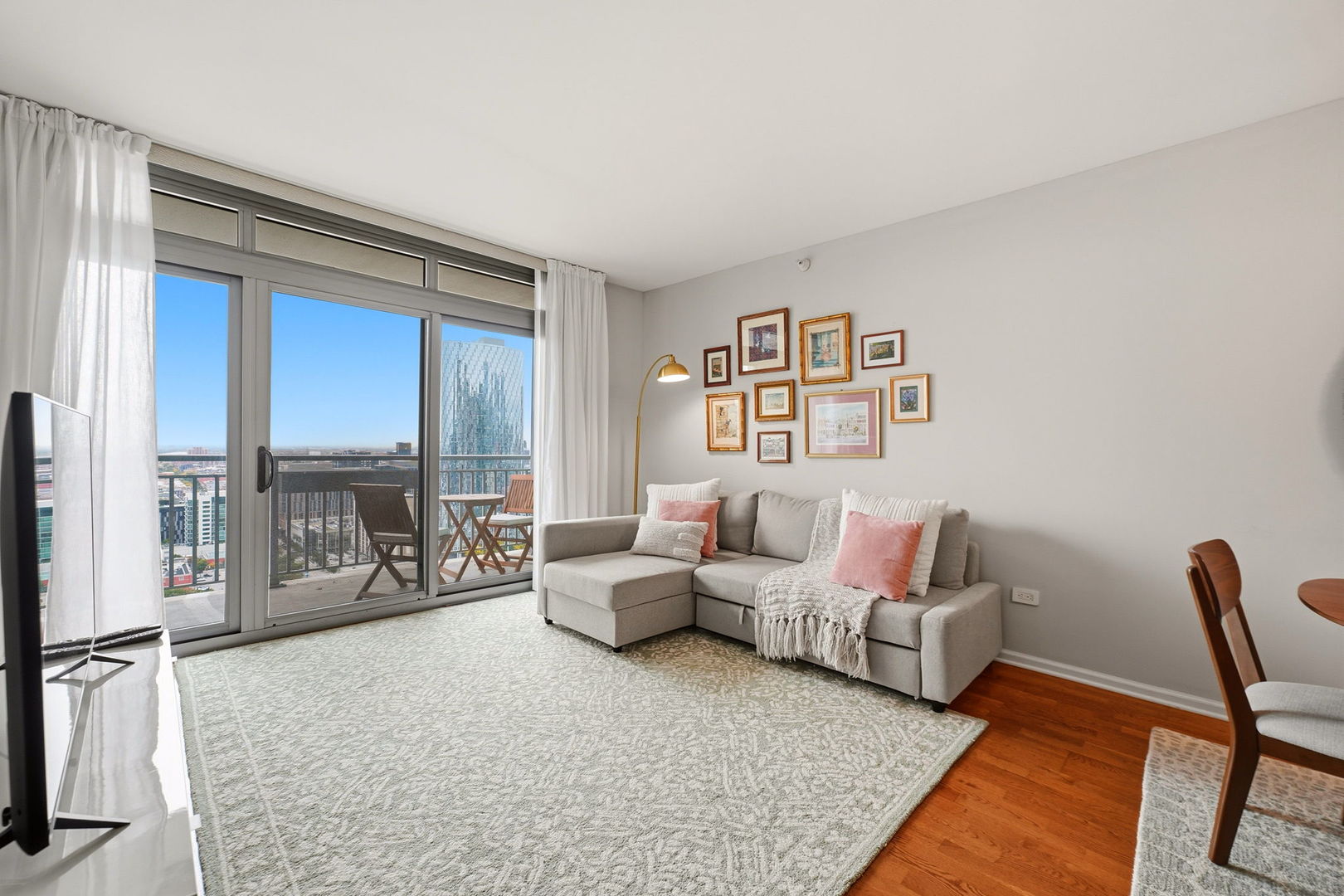 125 S JEFFERSON Street 2610