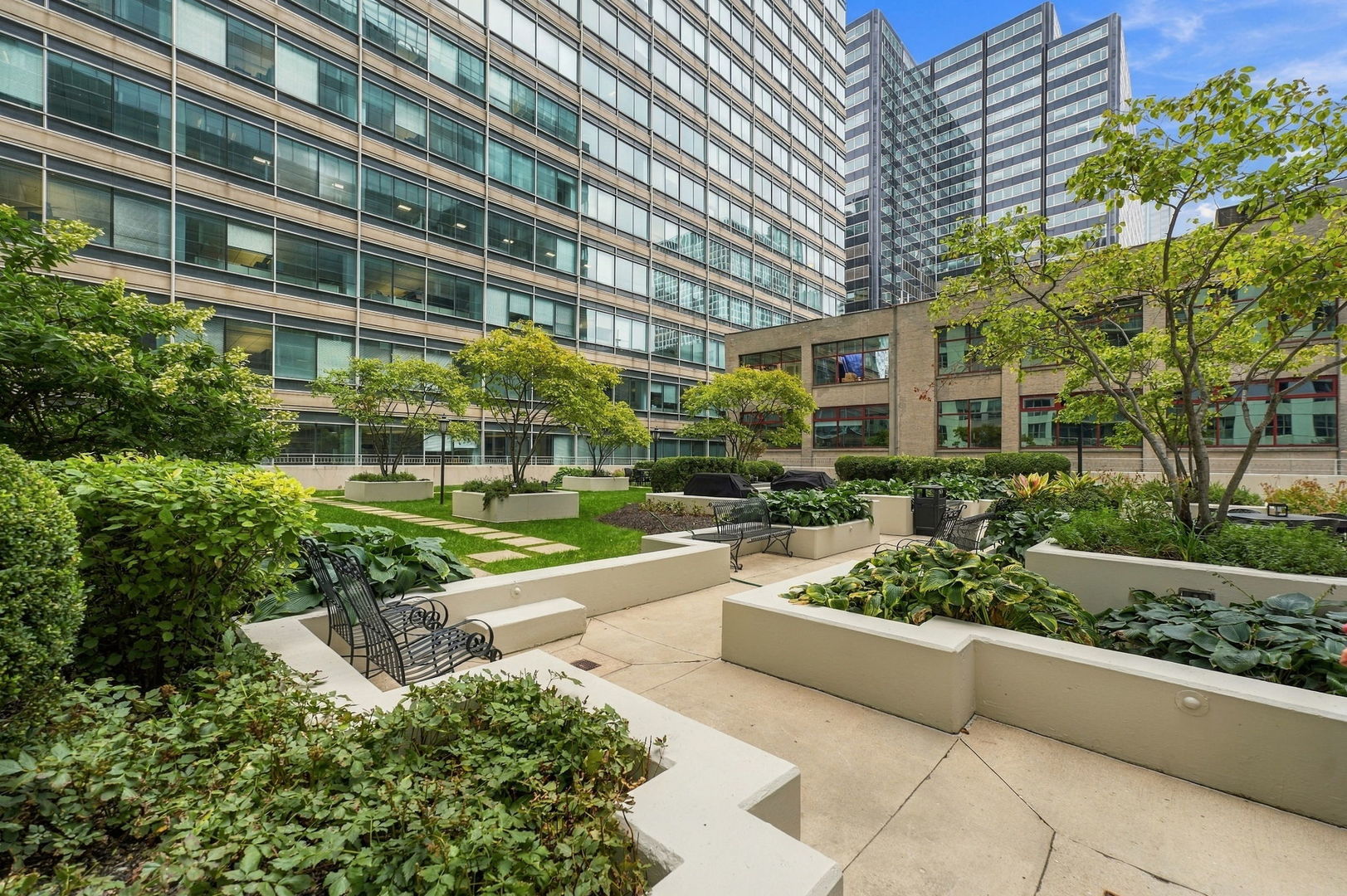 125 S JEFFERSON Street 2610