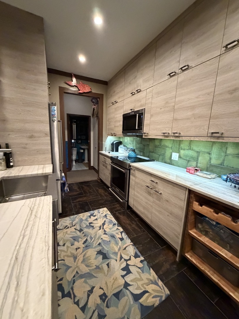 4626 N Kenmore Avenue 1N