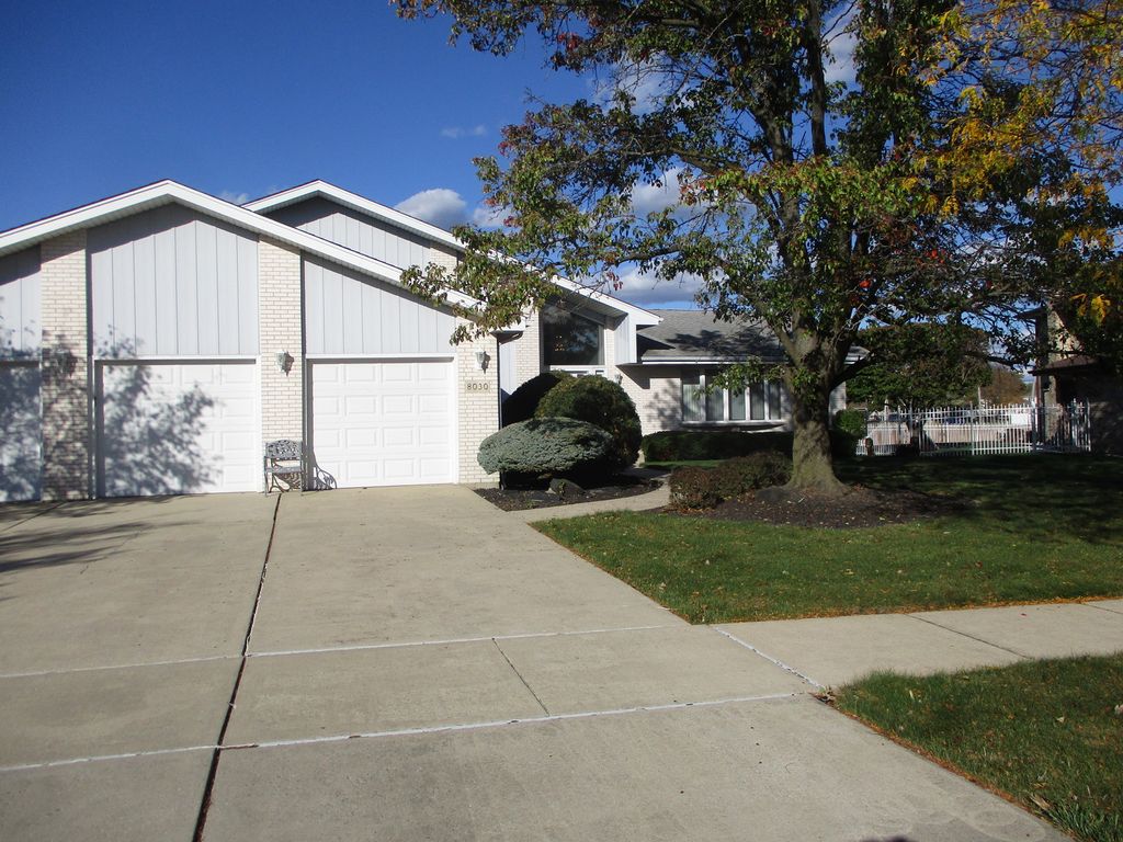 Photo for 8030 Valley View Drive, Tinley Park, IL 60477 (MLS # 12503202)