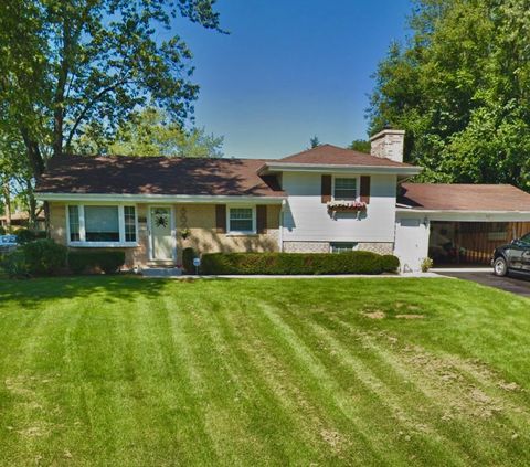 Photo of 7802 Warwick Avenue, Darien, IL 60561 (MLS # 12571799)