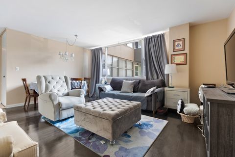 Tiny photo for 6301 N Sheridan Road #3A, Chicago, IL 60660 (MLS # 12619954)