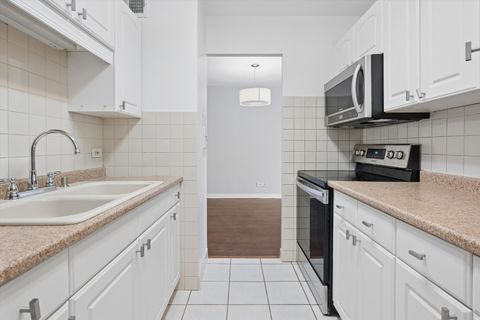 Tiny photo for 6171 N Sheridan Road #2104, Chicago, IL 60660 (MLS # 12603031)