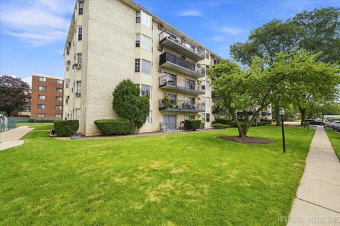 Tiny photo for 5506 LINCOLN Avenue #521, Morton Grove, IL 60053 (MLS # 12790986)