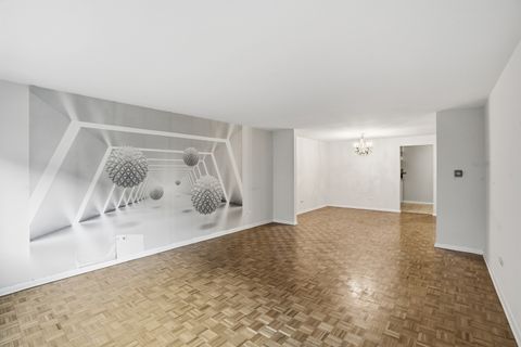 Tiny photo for 401 S Grove Avenue #2F, Oak Park, IL 60302 (MLS # 12584544)