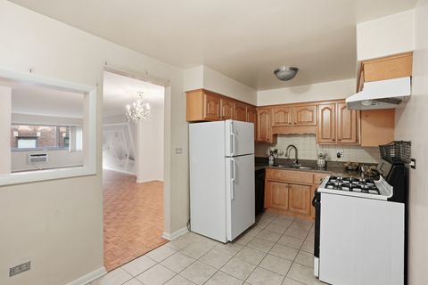 Tiny photo for 401 S Grove Avenue #2F, Oak Park, IL 60302 (MLS # 12584544)