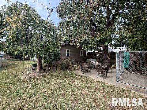 Tiny photo for 401 E CROSS Street, Herrin, IL 62948 (MLS # EB460243)