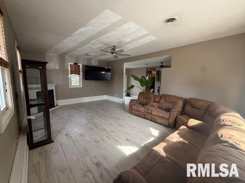 Tiny photo for 401 E CROSS Street, Herrin, IL 62948 (MLS # EB460243)