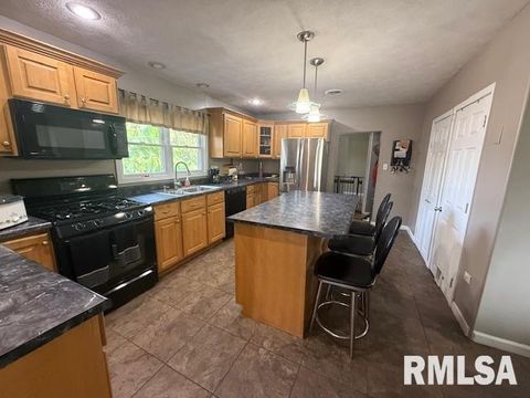 Tiny photo for 401 E CROSS Street, Herrin, IL 62948 (MLS # EB460243)