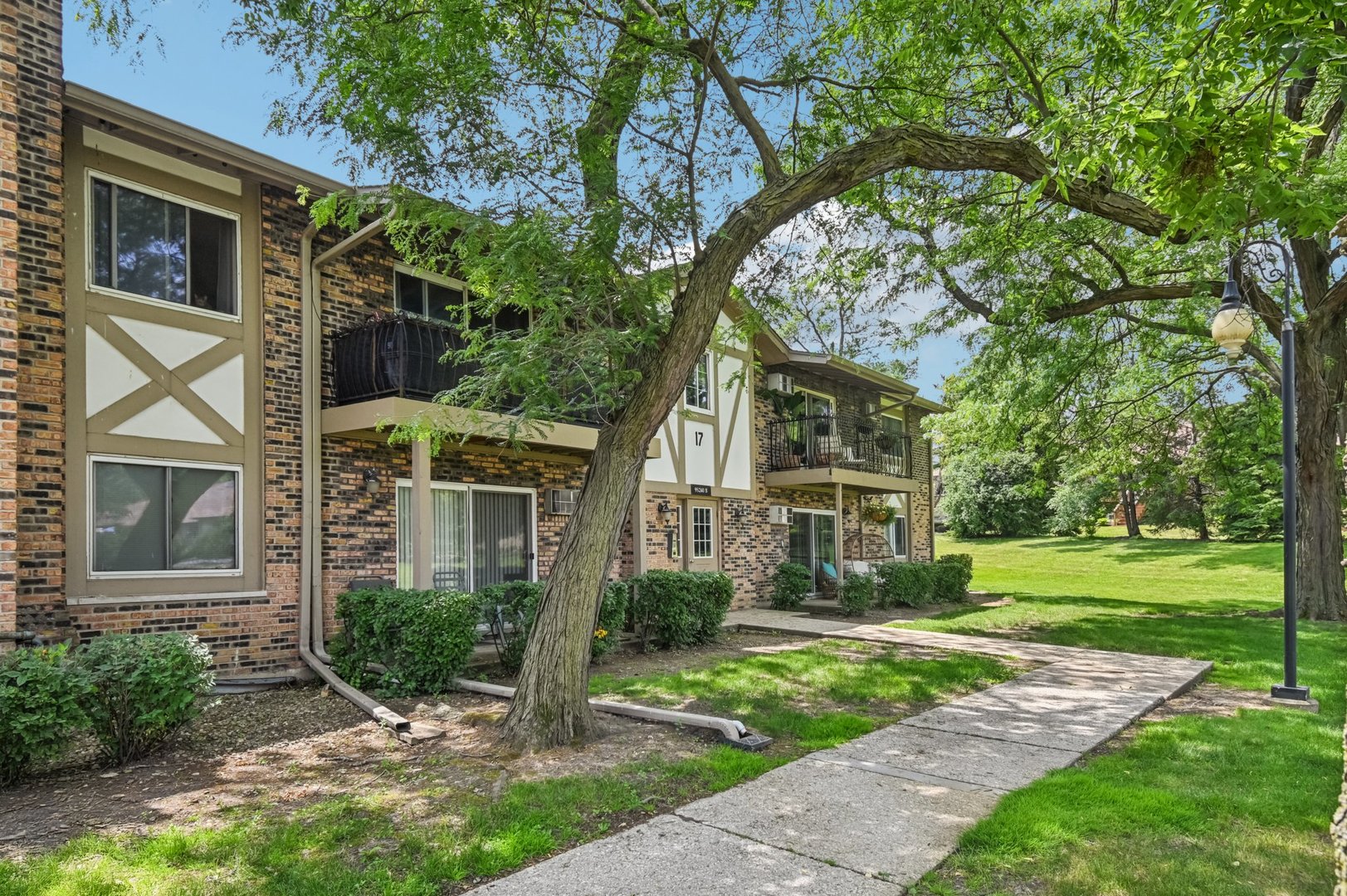 9S240 Lake Drive 17-207B