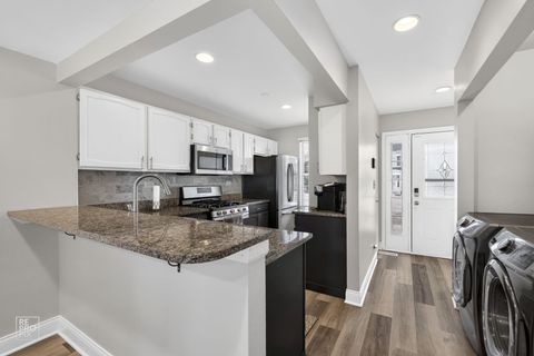 Tiny photo for 1543 Apple Grove Lane, Westmont, IL 60559 (MLS # 12542674)