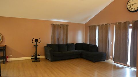 Tiny photo for 170 Inverness Court #2, Elk Grove Village, IL 60007 (MLS # 12596017)