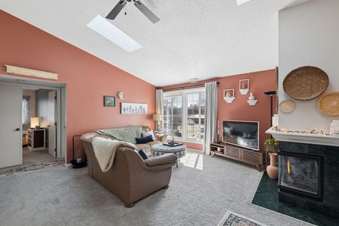 Tiny photo for 462 S President Street #302, Carol Stream, IL 60188 (MLS # 12596269)