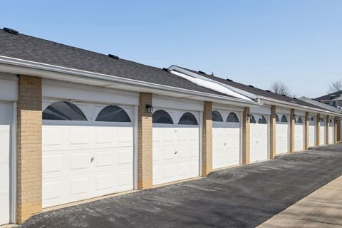 Tiny photo for 462 S President Street #302, Carol Stream, IL 60188 (MLS # 12596269)