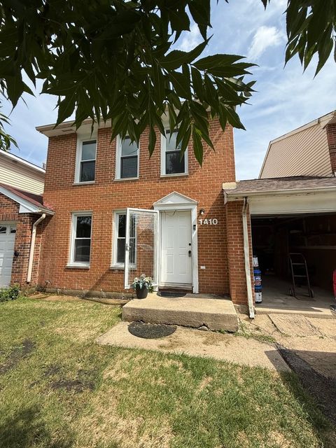 Photo of 1410 Georgetown Drive, Carol Stream, IL 60188 (MLS # 12470720)