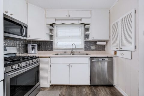 Tiny photo for 309 E Naperville Road, Westmont, IL 60559 (MLS # 12498389)