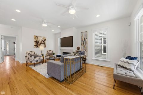 Tiny photo for 4701 S Woodlawn Avenue, Chicago, IL 60615 (MLS # 12598026)