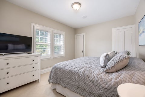 Tiny photo for 1135 N Kenilworth Avenue, Oak Park, IL 60302 (MLS # 12729647)