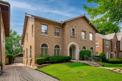 Photo of 1135 N Kenilworth Avenue, Oak Park, IL 60302 (MLS # 12729647)
