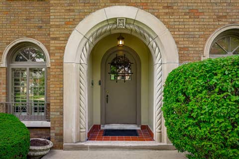 Tiny photo for 1135 N Kenilworth Avenue, Oak Park, IL 60302 (MLS # 12729647)