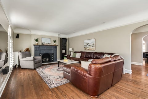 Tiny photo for 1135 N Kenilworth Avenue, Oak Park, IL 60302 (MLS # 12729647)