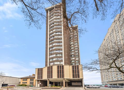 Photo of 6325 N Sheridan Road #1906, Chicago, IL 60660 (MLS # 12598817)