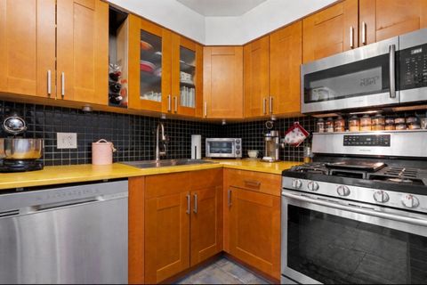 Tiny photo for 6325 N Sheridan Road #1906, Chicago, IL 60660 (MLS # 12598817)