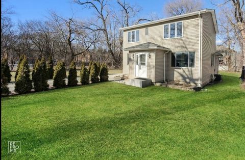 105 E Red Oak Avenue, Bensenville, IL 60106 - #: 12586751