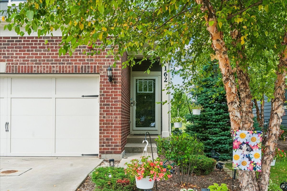 162 Waverly Court