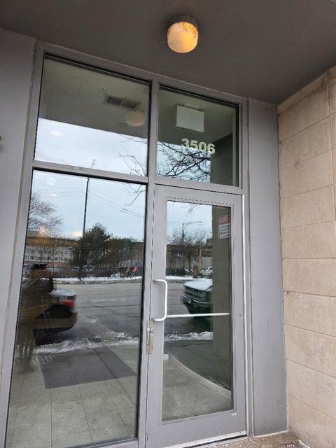3506 S State Street 208 Chicago IL 60609
