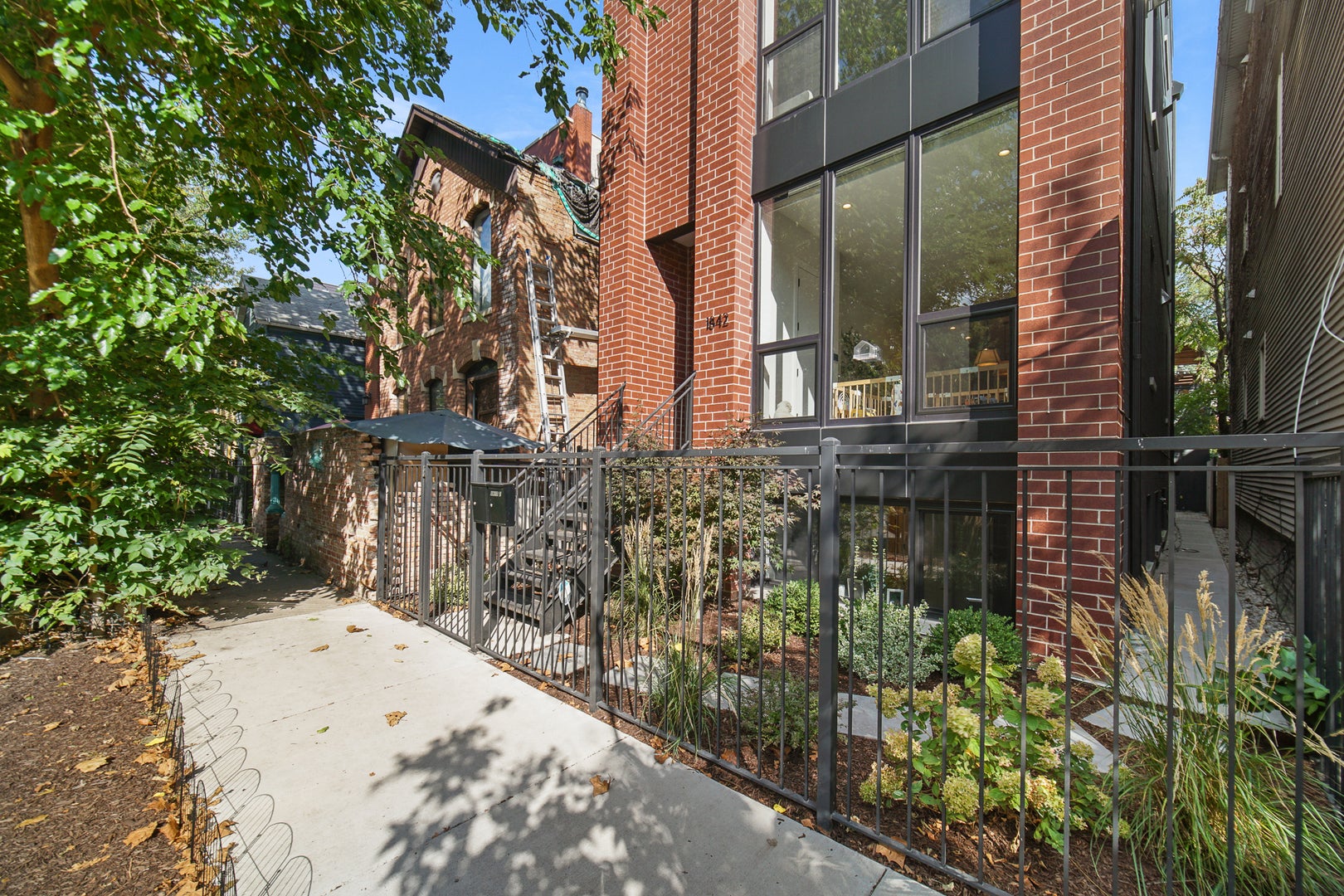 1842 W Iowa Street 1
