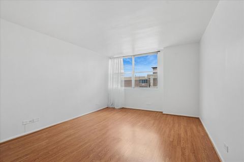 Tiny photo for 6301 N Sheridan Road #22D, Chicago, IL 60660 (MLS # 12527484)