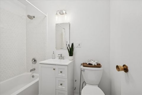 Tiny photo for 6301 N Sheridan Road #22D, Chicago, IL 60660 (MLS # 12527484)