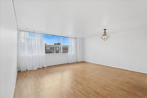 Tiny photo for 6301 N Sheridan Road #22D, Chicago, IL 60660 (MLS # 12527484)