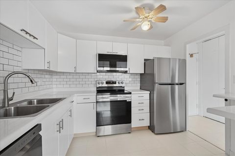 Tiny photo for 6301 N Sheridan Road #22D, Chicago, IL 60660 (MLS # 12527484)