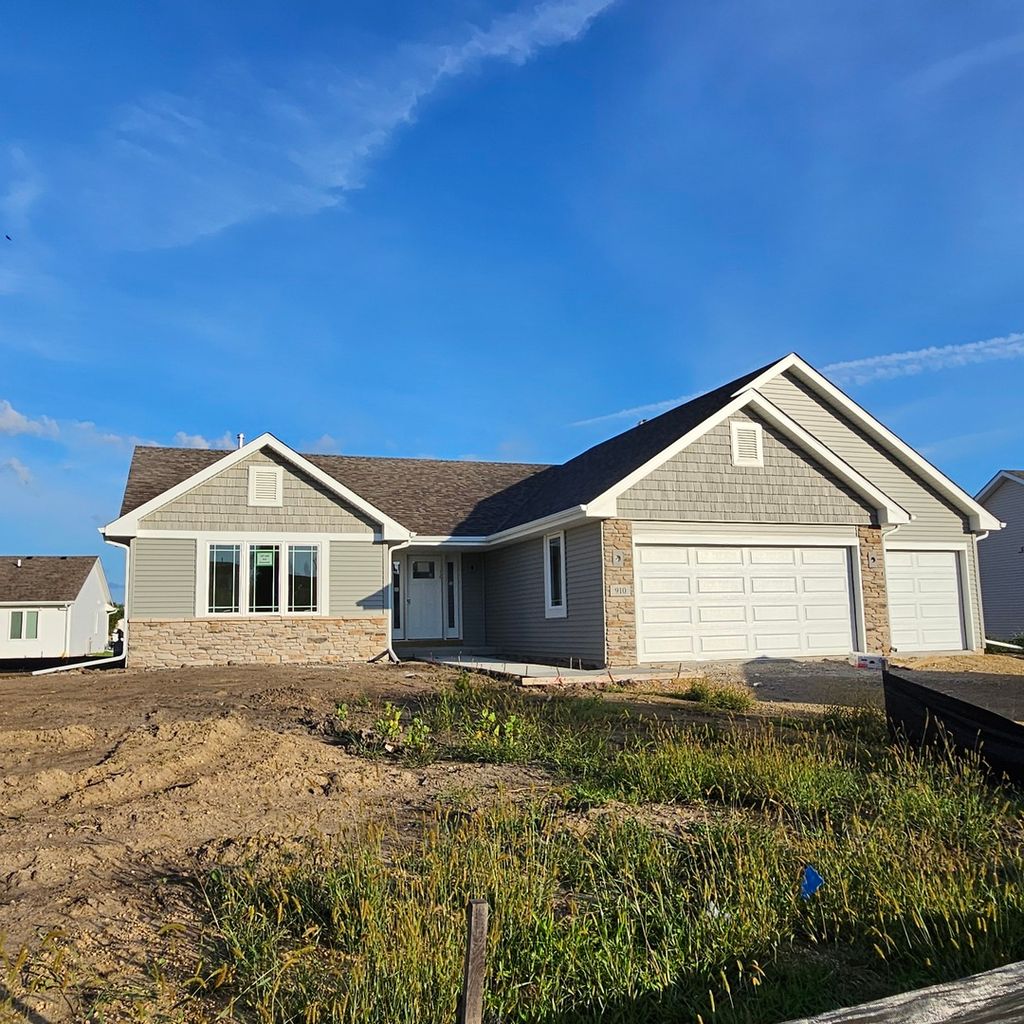 Photo for 910 Stuyvesant Drive, Loves Park, IL 61111 (MLS # 12483689)