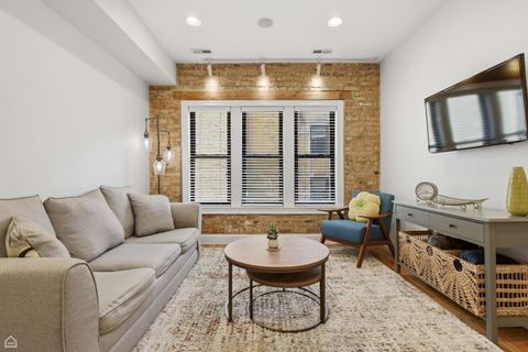 Tiny photo for 1360 W Estes Avenue #2N, Chicago, IL 60626 (MLS # 12518977)