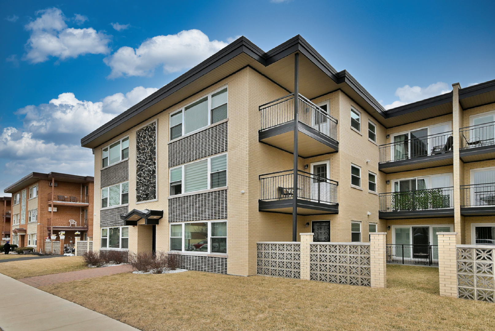 3045 N Paris Avenue 203