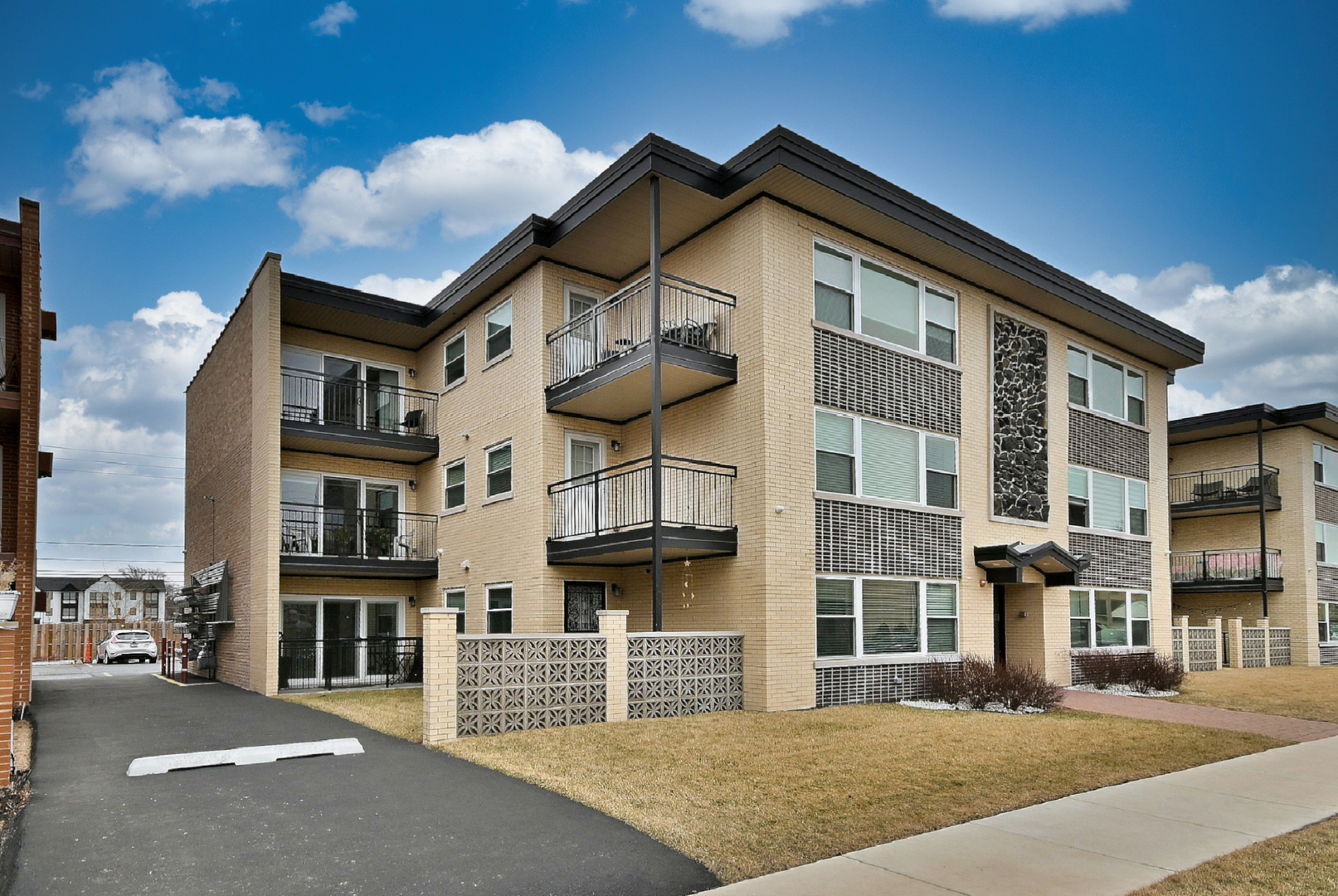 3045 N Paris Avenue 203