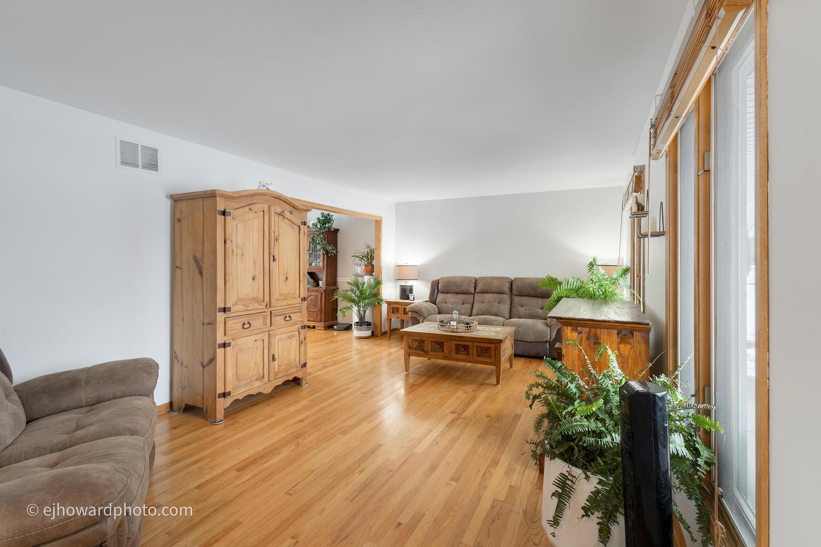 2821 Abbington Drive