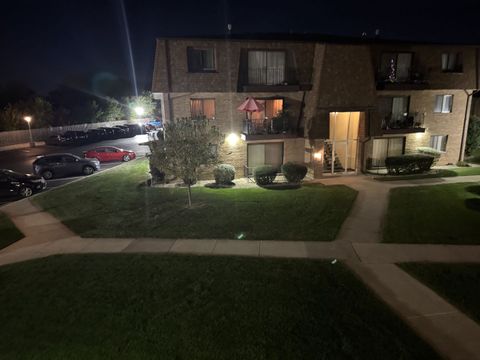 Photo of 4905 W 109th Street #202, Oak Lawn, IL 60453 (MLS # 12513319)