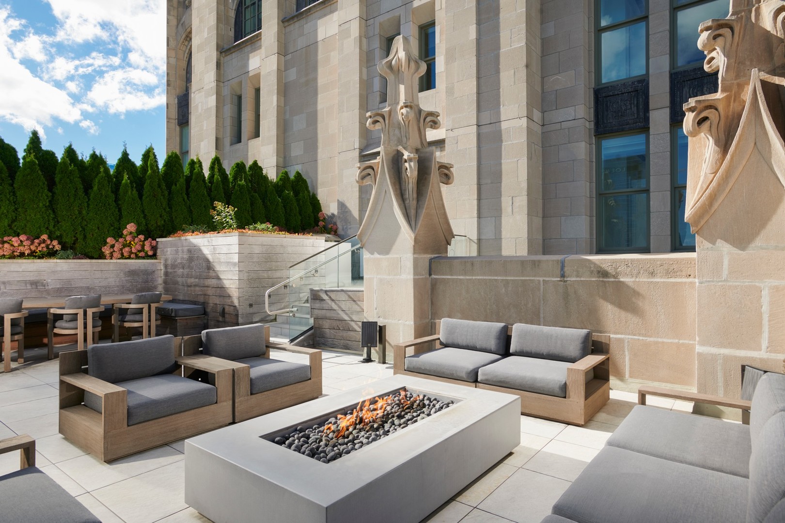 435 N Michigan Avenue 2203